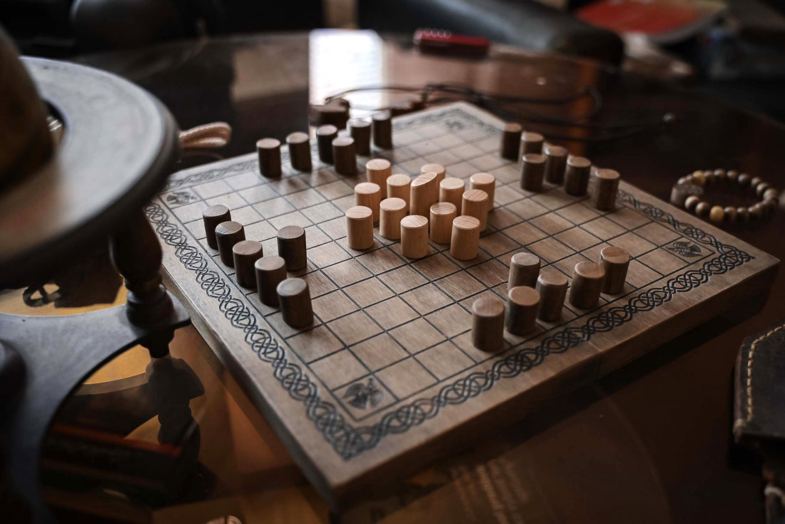 Hnefatafl Strategy Guide for Competitive Viking Chess